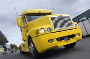 18 Wheeler Accident Lawyer Gretna, LA - yellow truck parked 