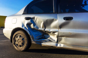 Car Accident Lawyer Metairie, LA - damage car side door panel